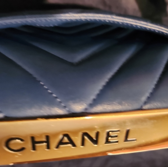 Chanel Chevron Trendy Flap Bag - Picture 8 of 15